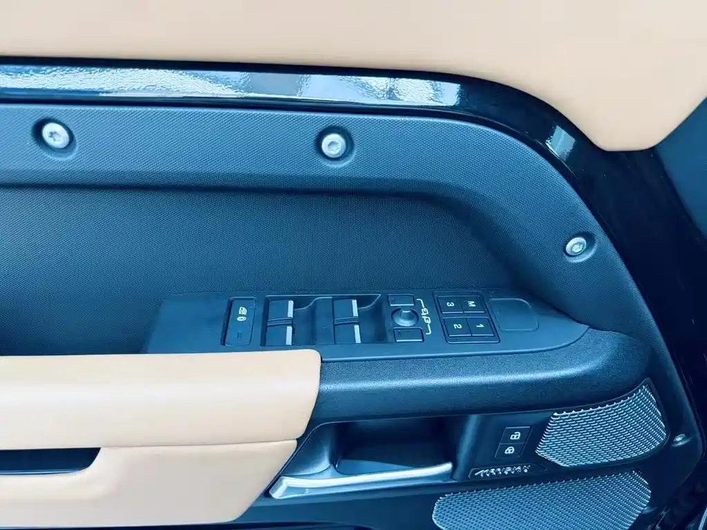 Land Rover Defender — миниатюра 7