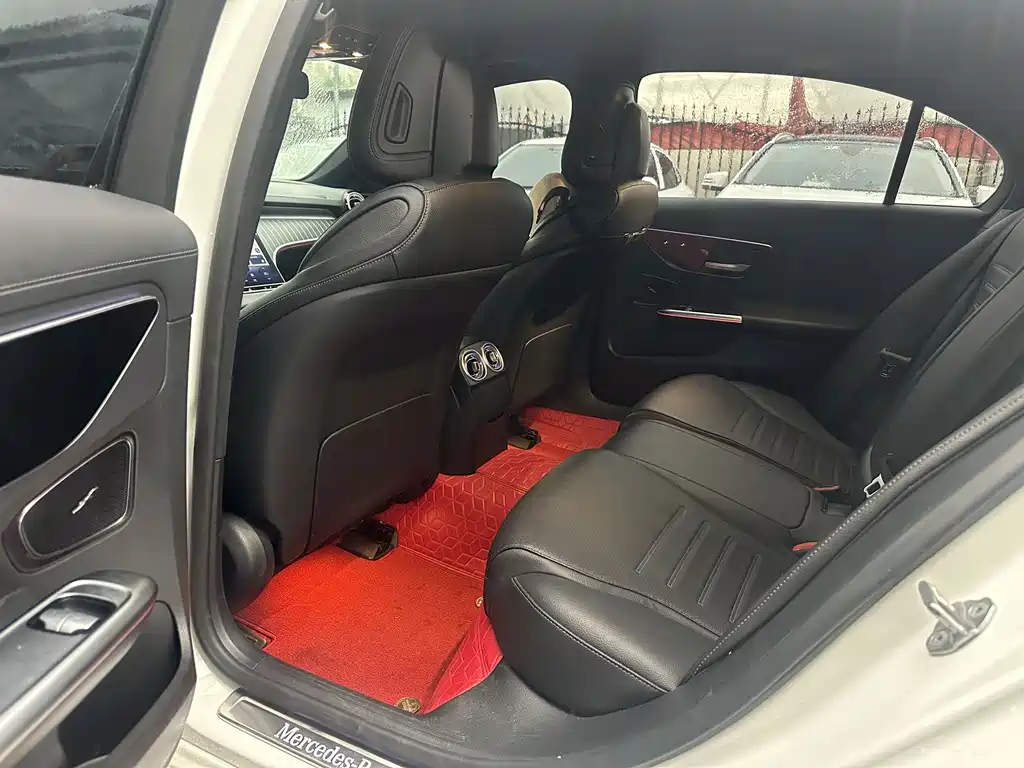 Mercedes-Benz C-Class — миниатюра 8