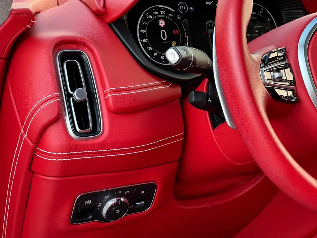 Aston Martin DBX — миниатюра 23