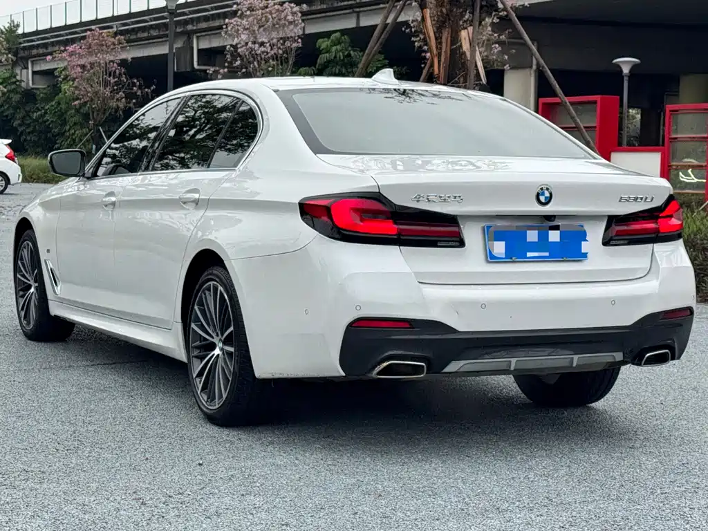 BMW 5 SERIES
