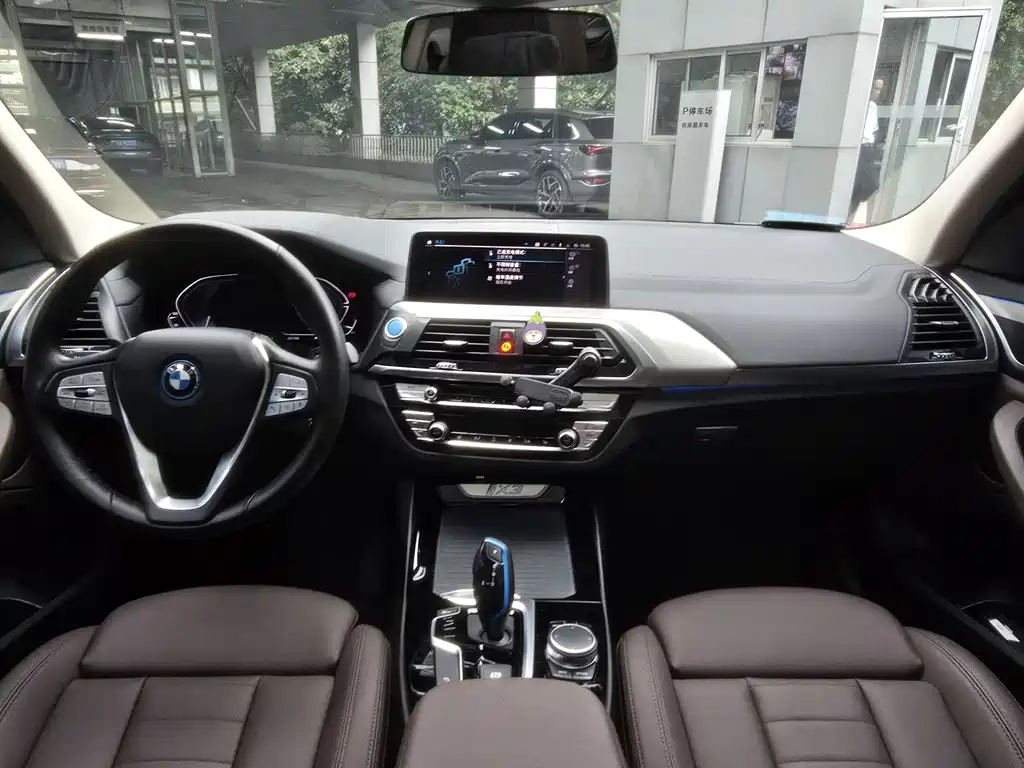 BMW iX3 — миниатюра 11