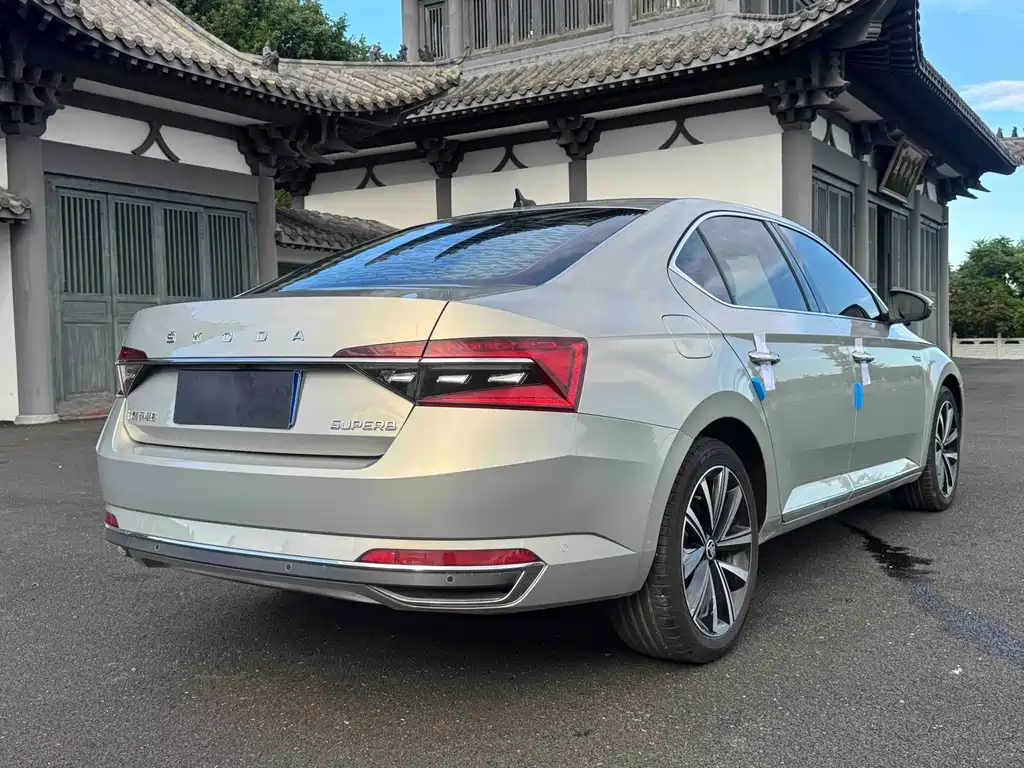 Skoda Superb — миниатюра 6