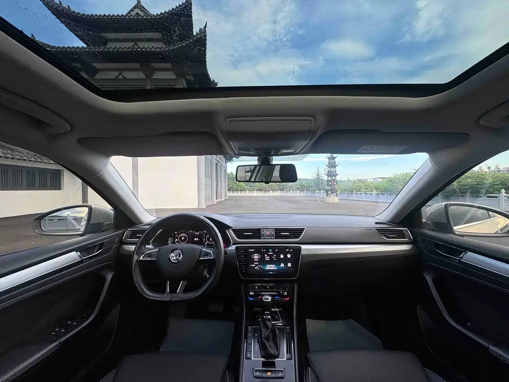 Skoda Superb — миниатюра 16