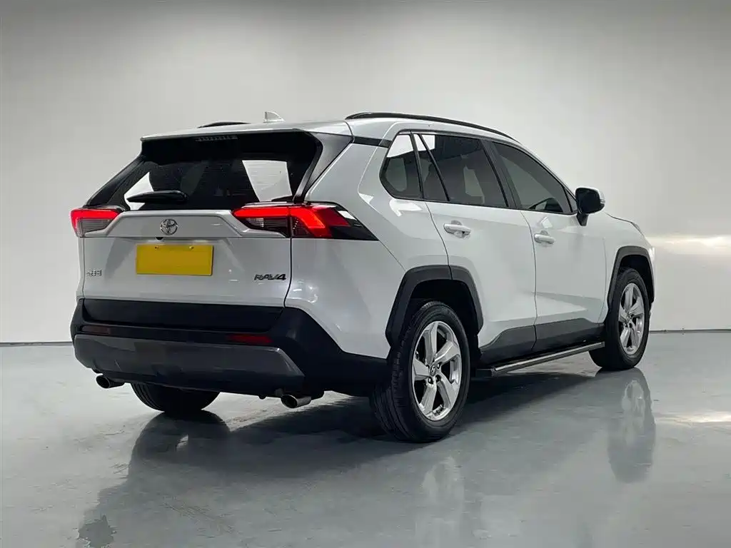 Toyota RAV4 2021 2.0L CVT PLUS