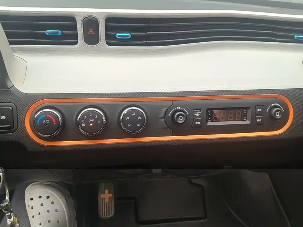 Wuling MINIEV — миниатюра 13