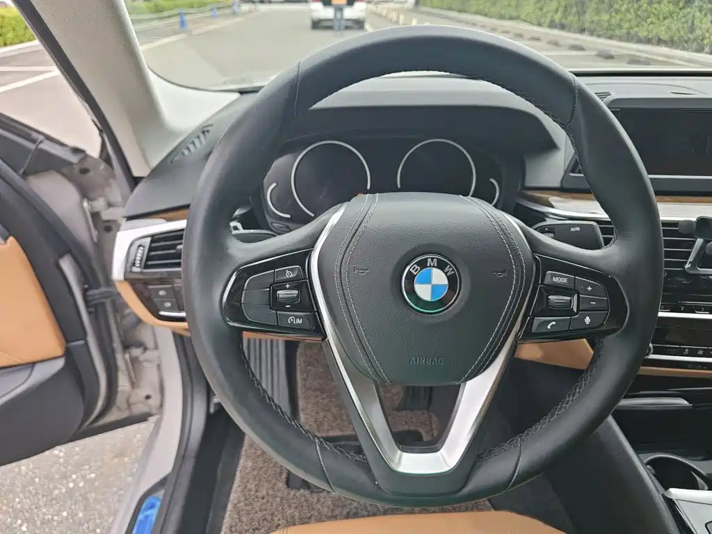 BMW 5 Series — миниатюра 3