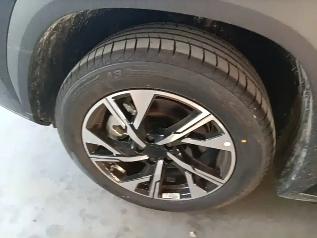 Geely Boyue L — миниатюра 23