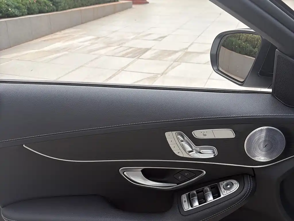 Mercedes-Benz C-Class — миниатюра 4