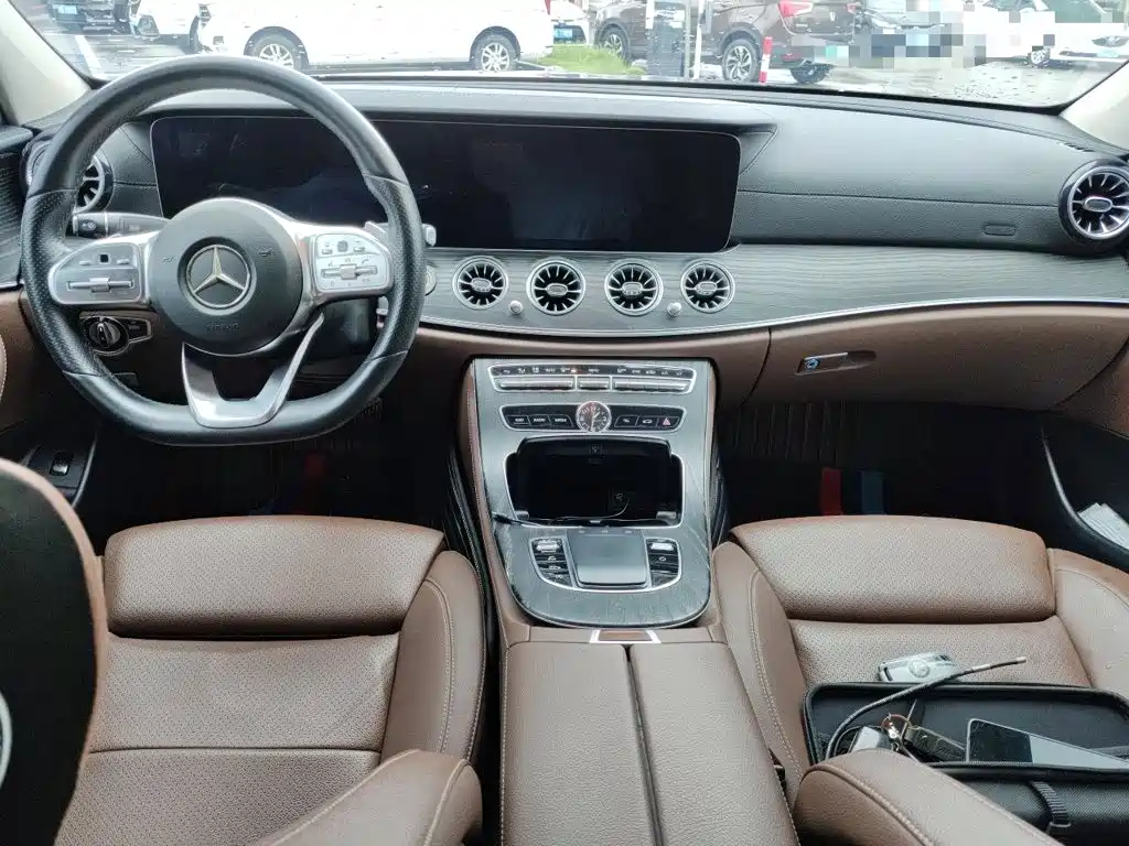 Mercedes-Benz E-Class — миниатюра 13