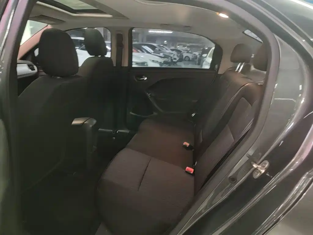 Citroen Elysee — миниатюра 17