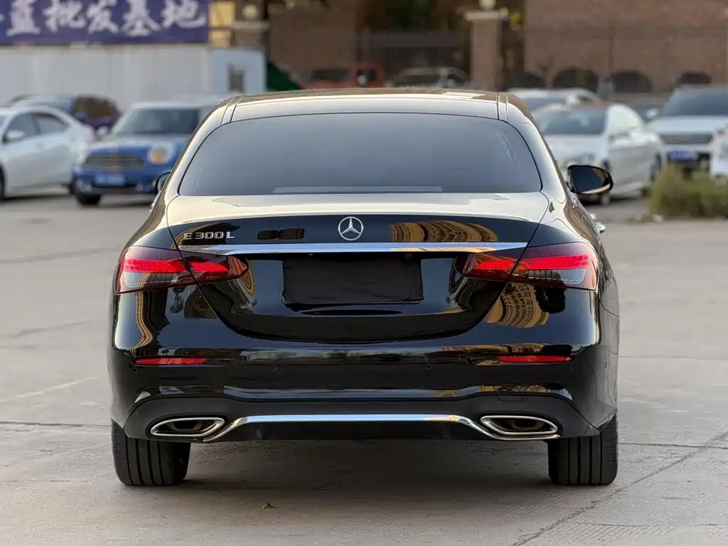 Mercedes-Benz E-Class — миниатюра 10