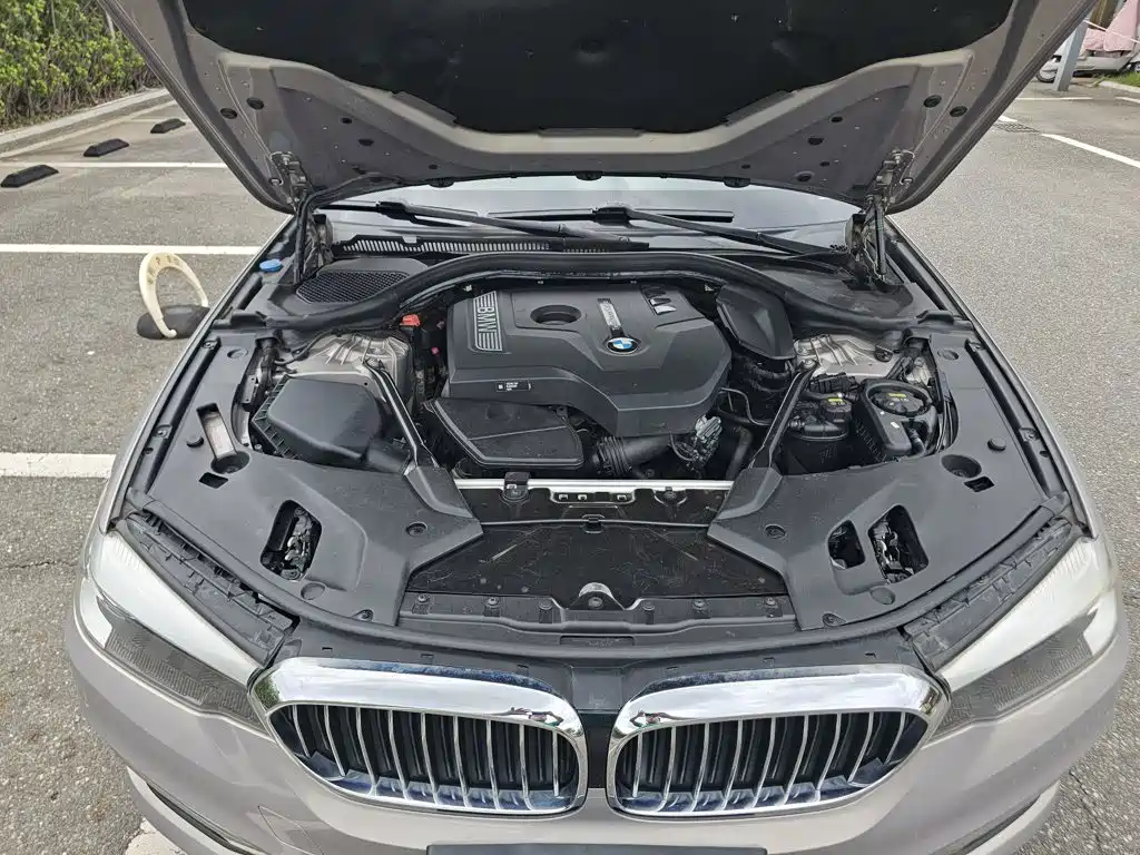 BMW 5 Series — миниатюра 11