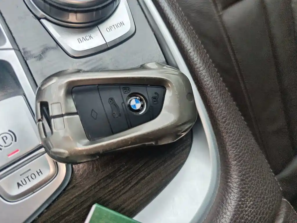 BMW 7 Series — миниатюра 12