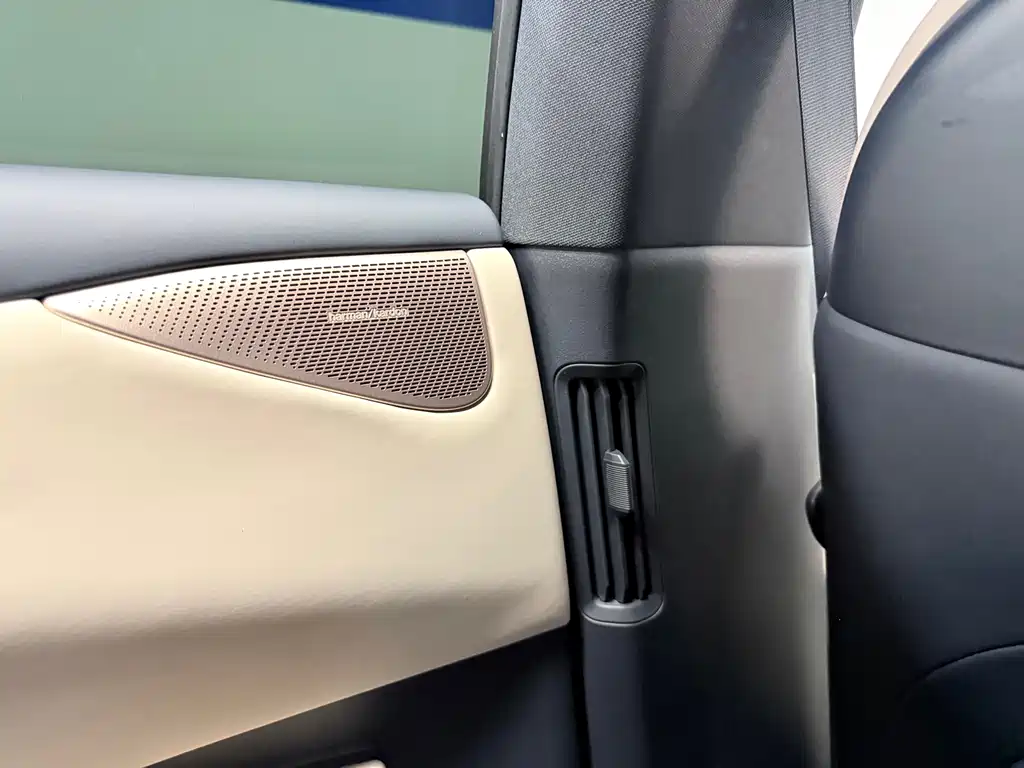 Lynk & Co Z20 — миниатюра 16