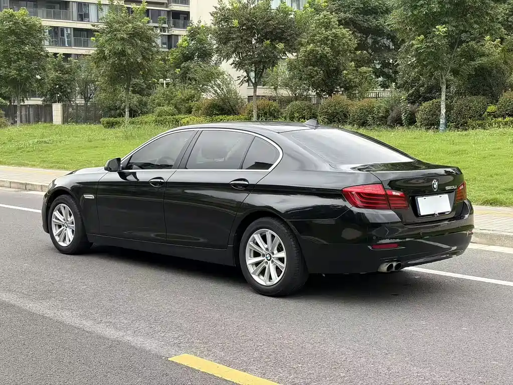 BMW 5 Series — миниатюра 6