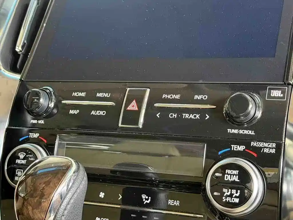Toyota Alphard — миниатюра 9