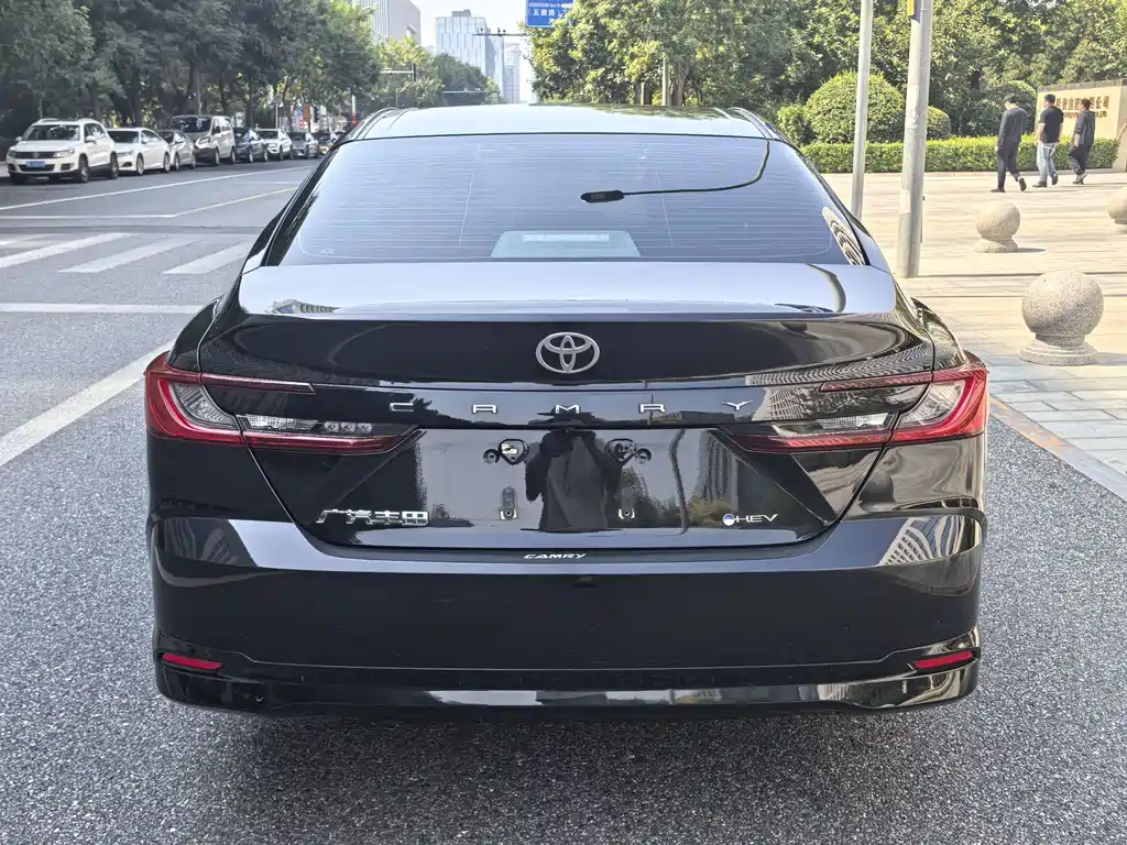 Toyota Camry — миниатюра 4