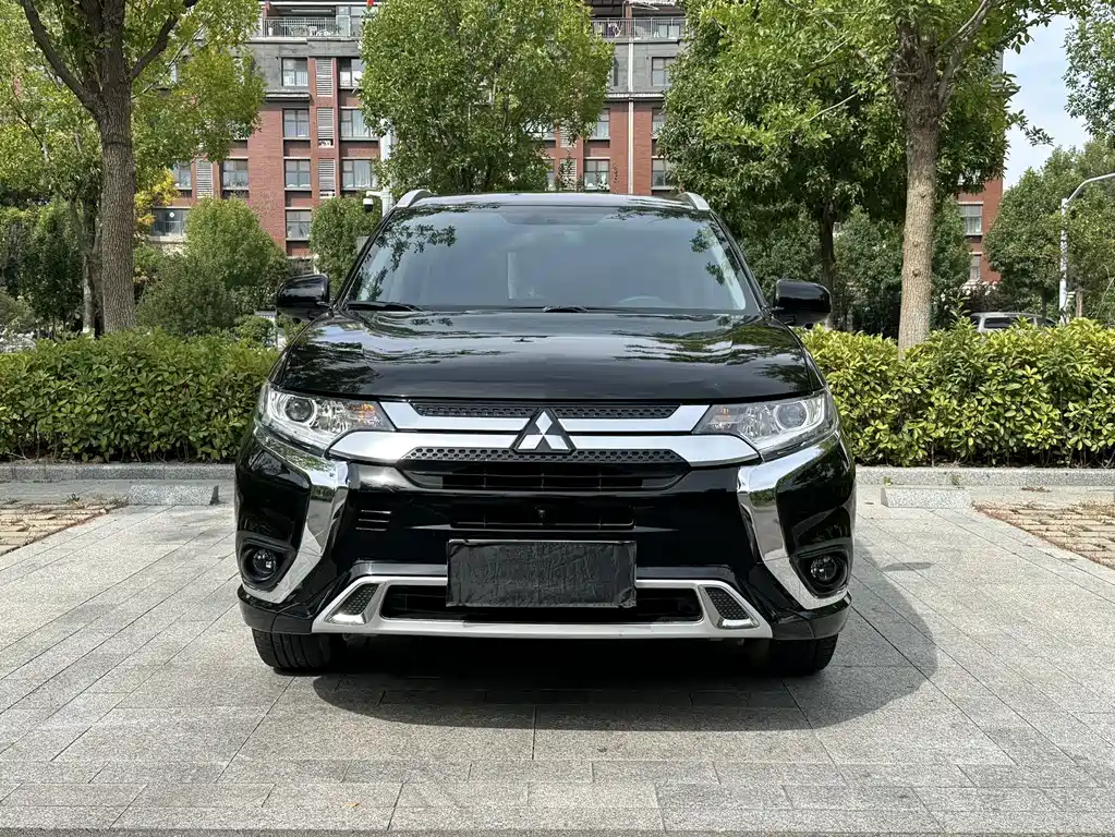 Mitsubishi Outlander — миниатюра 2