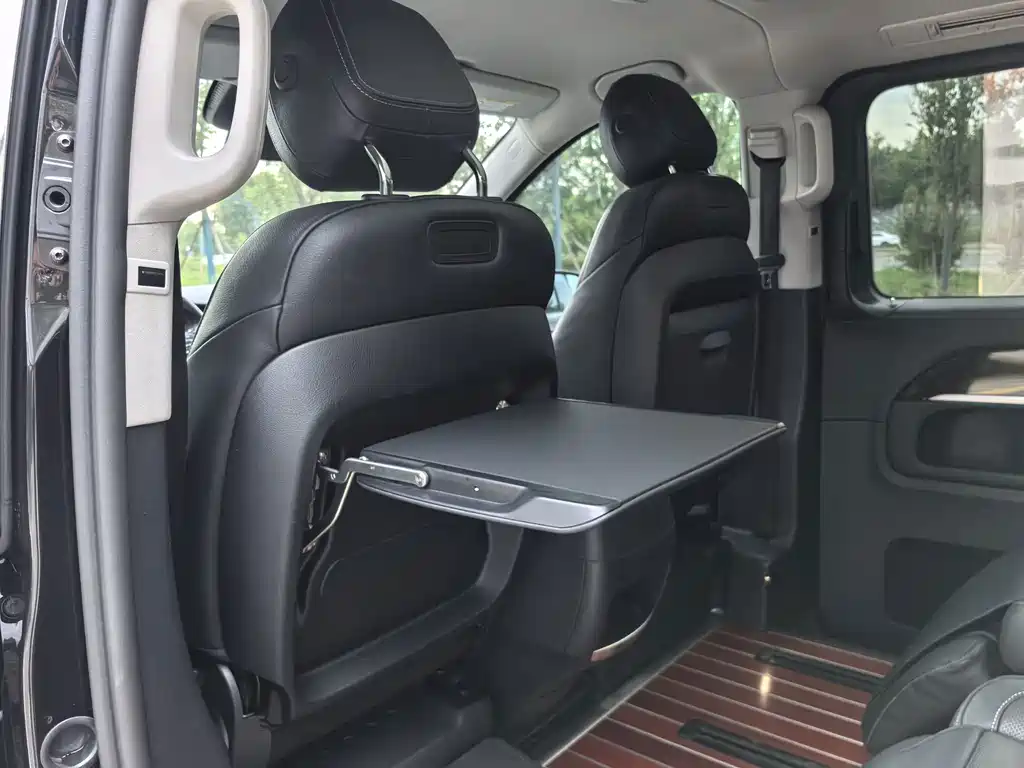 Mercedes-Benz V-Class — миниатюра 18