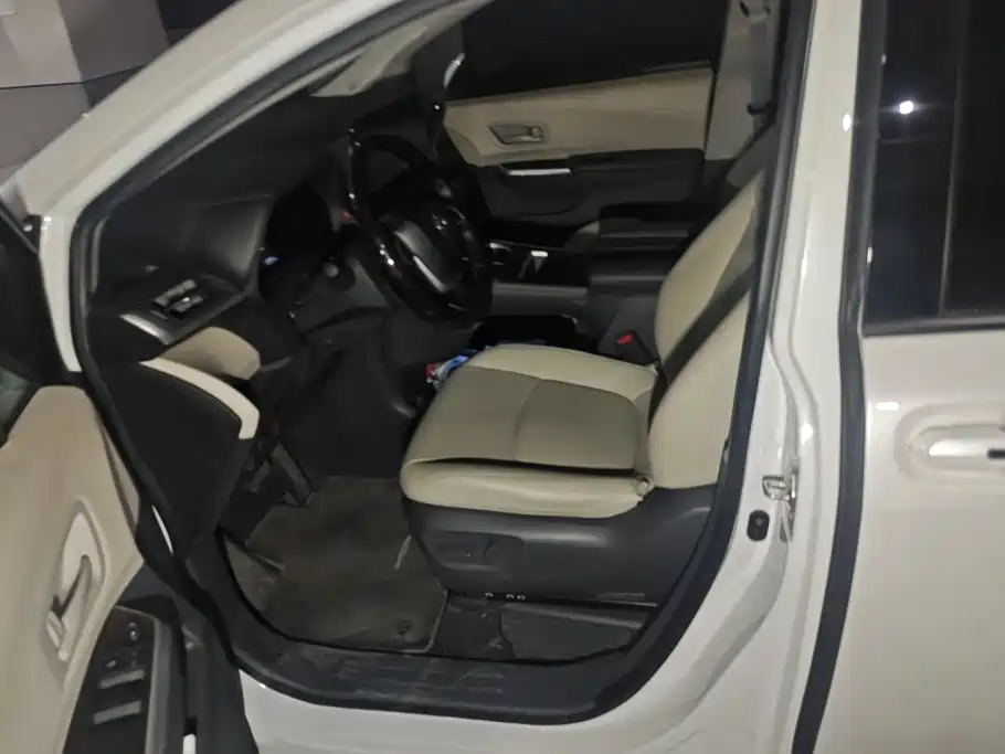 Toyota Sienna — миниатюра 9