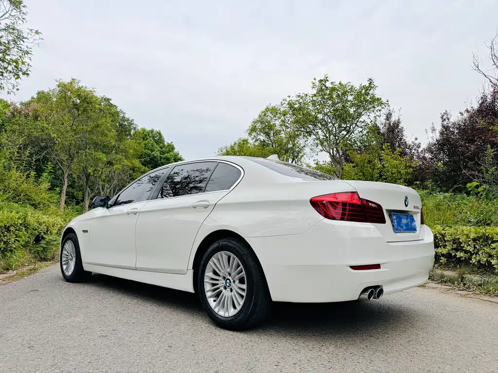 BMW 5 Series — миниатюра 12