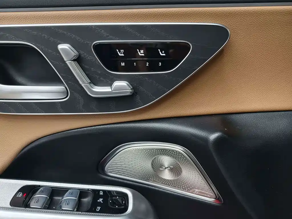 Mercedes-Benz E-Class — миниатюра 9