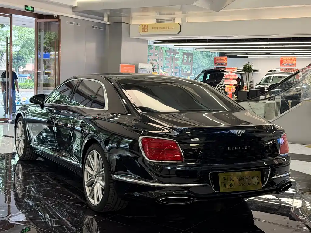 Bentley Flying Spur — миниатюра 7