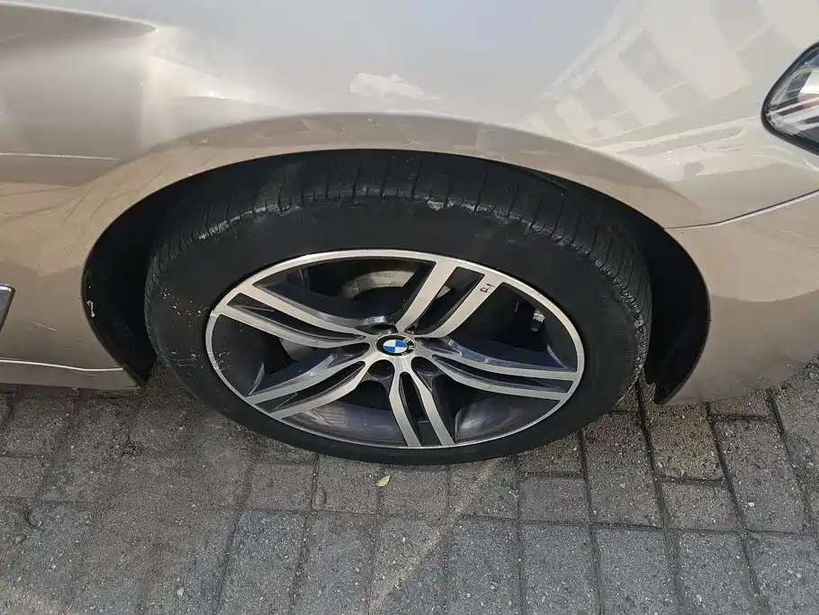 BMW 5 Series — миниатюра 6