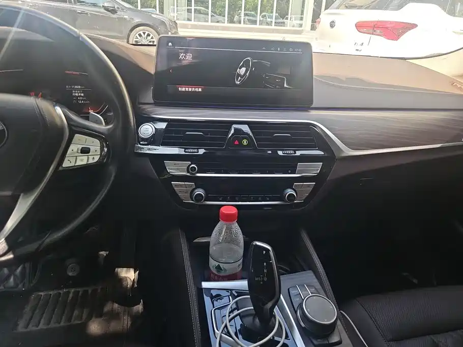 BMW 5 Series — миниатюра 13