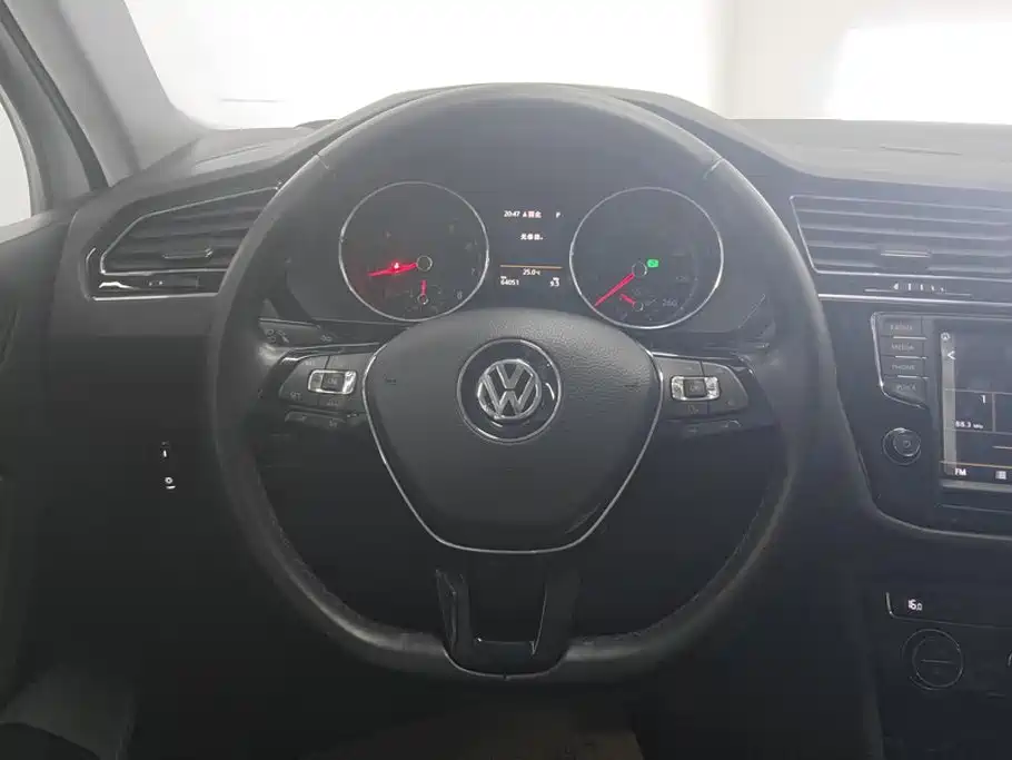 Volkswagen Tiguan L — миниатюра 15