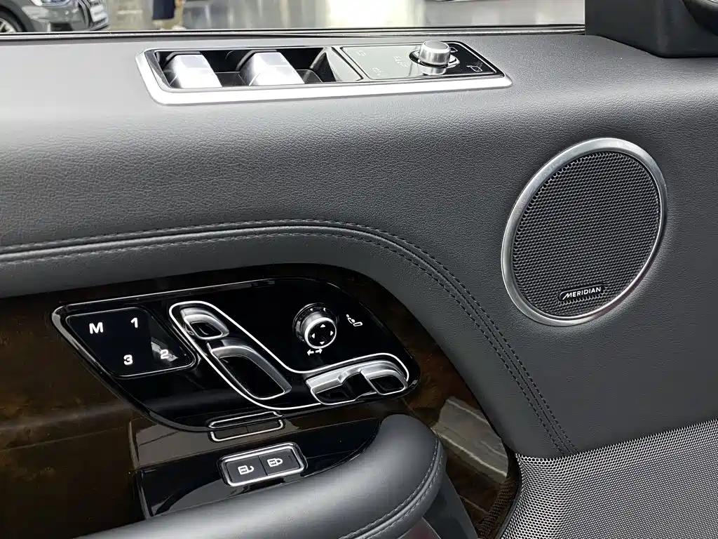 Land Rover Range Rover — миниатюра 33