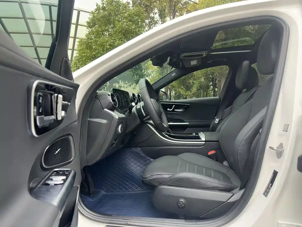 Mercedes-Benz C-Class — миниатюра 8