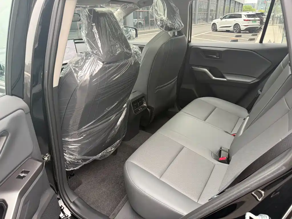 Toyota RAV4 — миниатюра 11