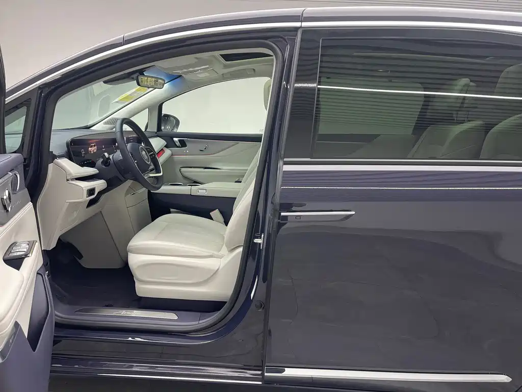 Buick GL8 Hybrid — миниатюра 16