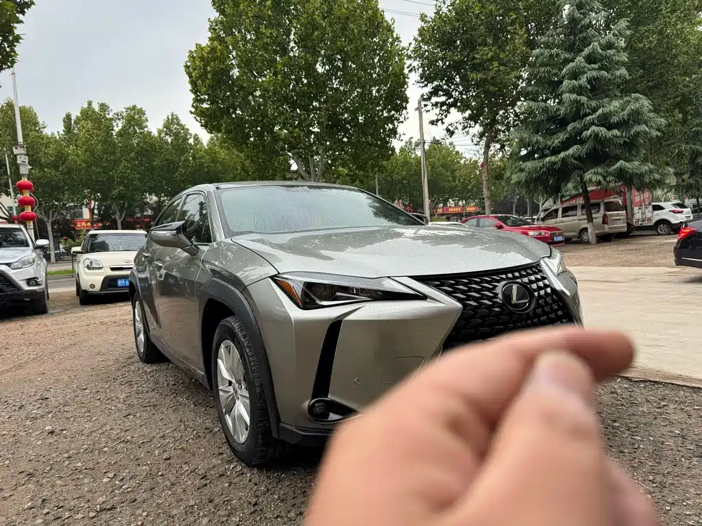 LEXUS UX