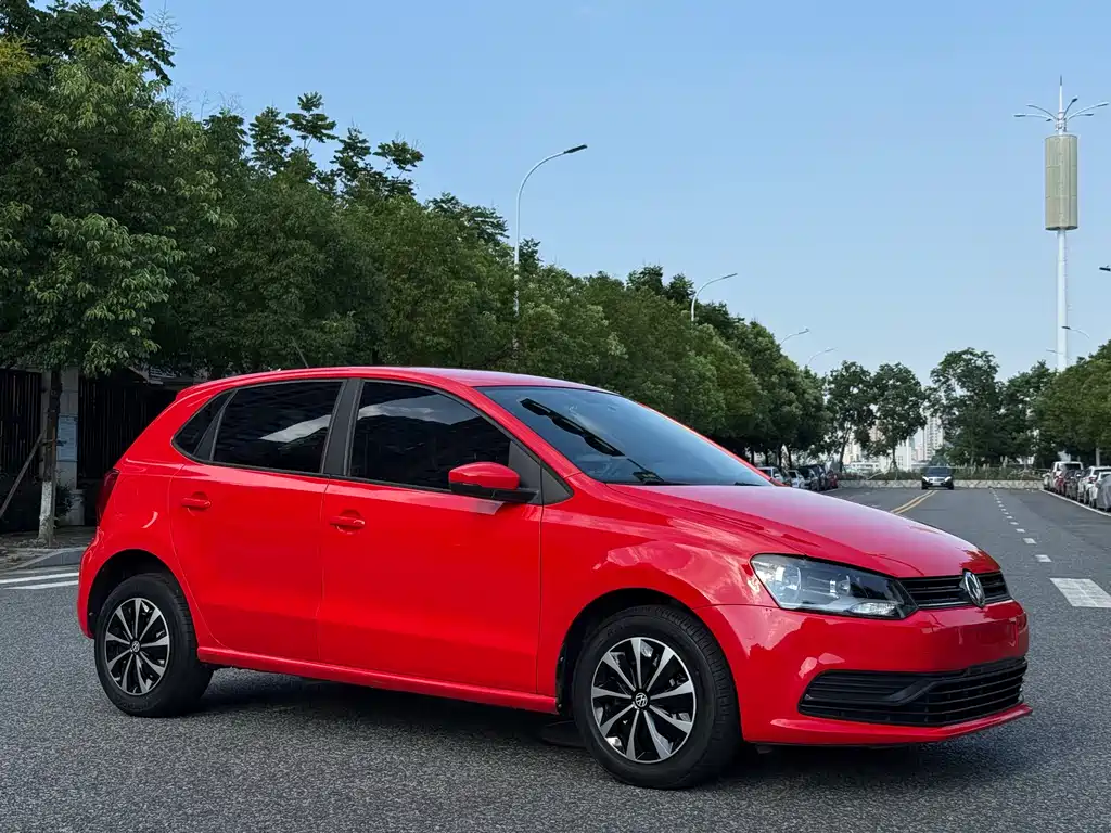 VOLKSWAGEN POLO
