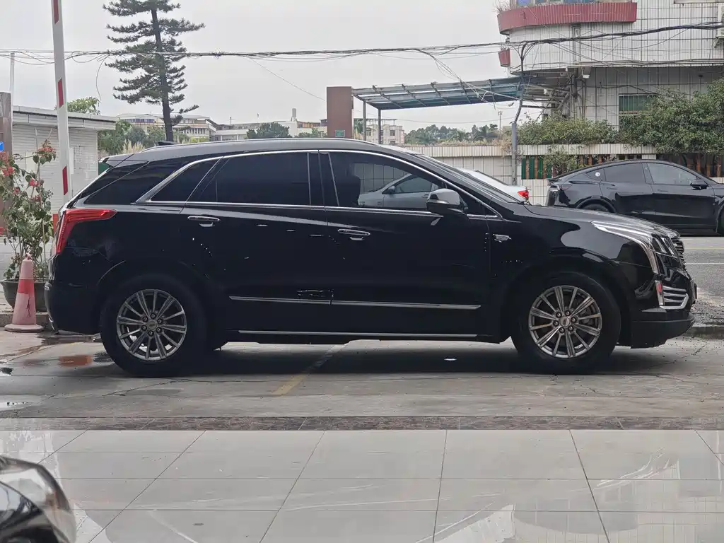 CADILLAC XT5