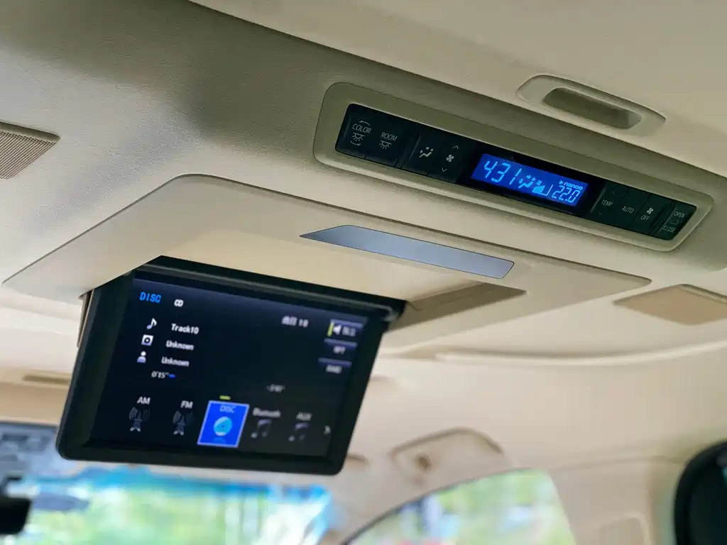 Toyota Alphard — миниатюра 20