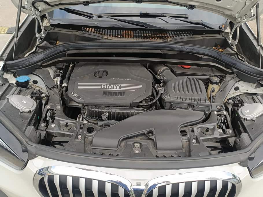 BMW X1 1.5 л 2022 г. Белый, пробег 20000 км