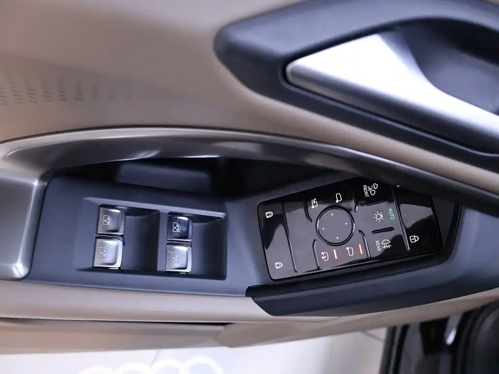Audi Q5L — миниатюра 17