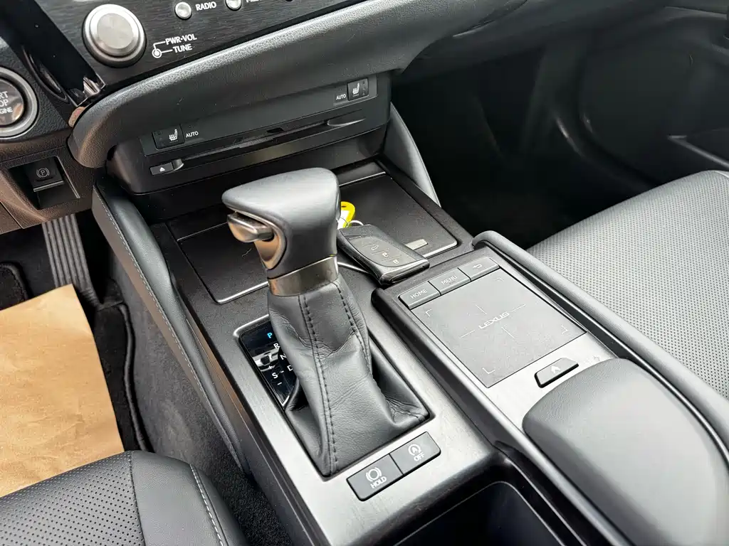 Lexus ES 2022 260