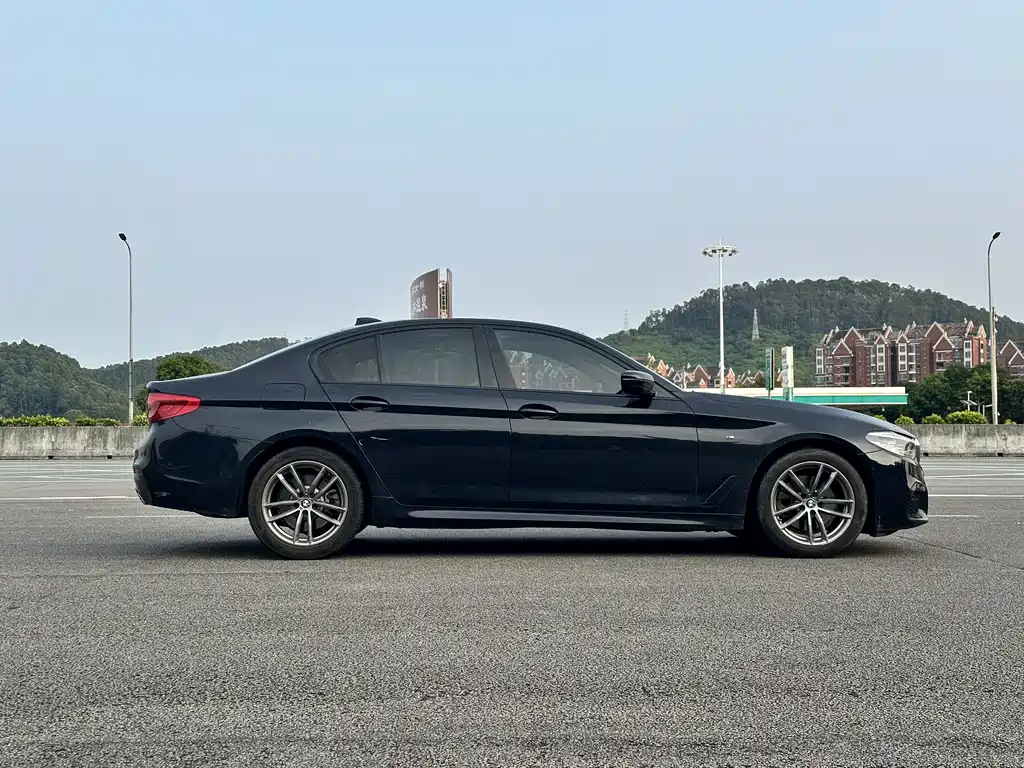 BMW 5 Series (Import) — миниатюра 6