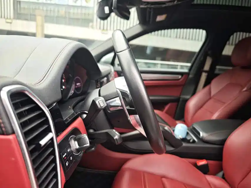 Porsche Cayenne — миниатюра 5