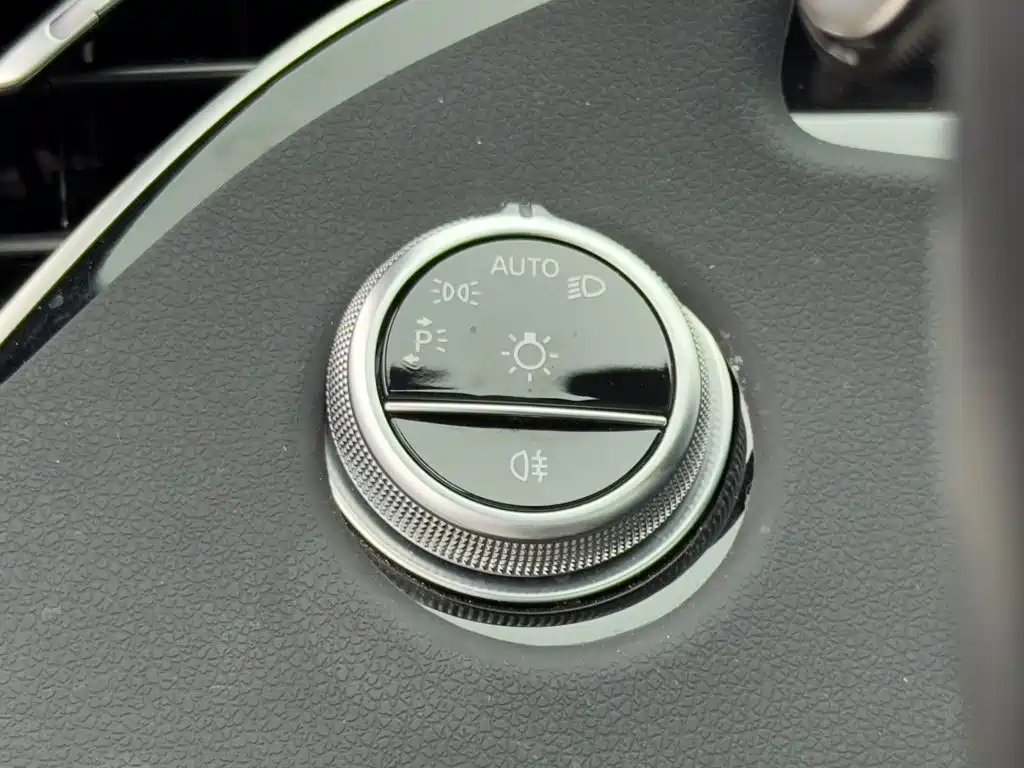 Mercedes-Benz E-Class — миниатюра 16