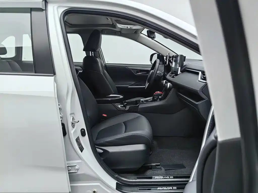 Toyota RAV4 — миниатюра 23