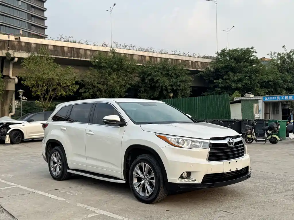 Toyota Highlander 2015 3.5L Elite 7 мест