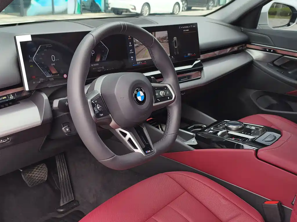 BMW 5 Series — миниатюра 12