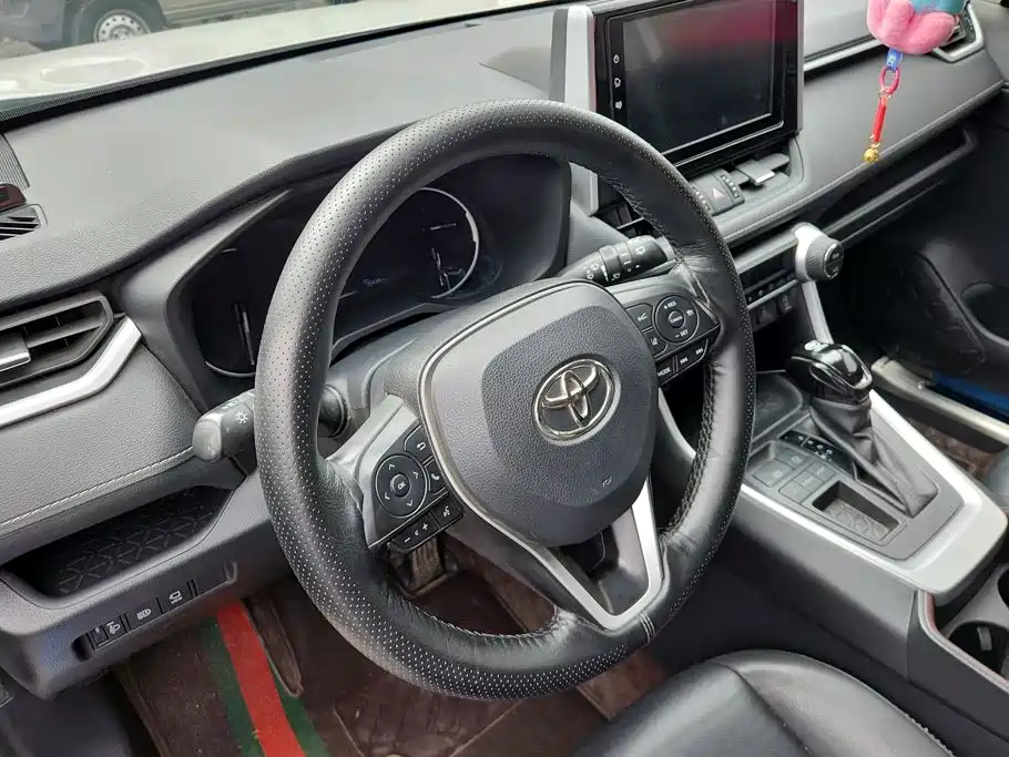 Toyota RAV4 — миниатюра 15