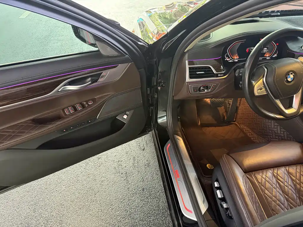 BMW 7 Series — миниатюра 7