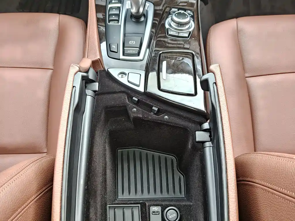 BMW 5 Series — миниатюра 13